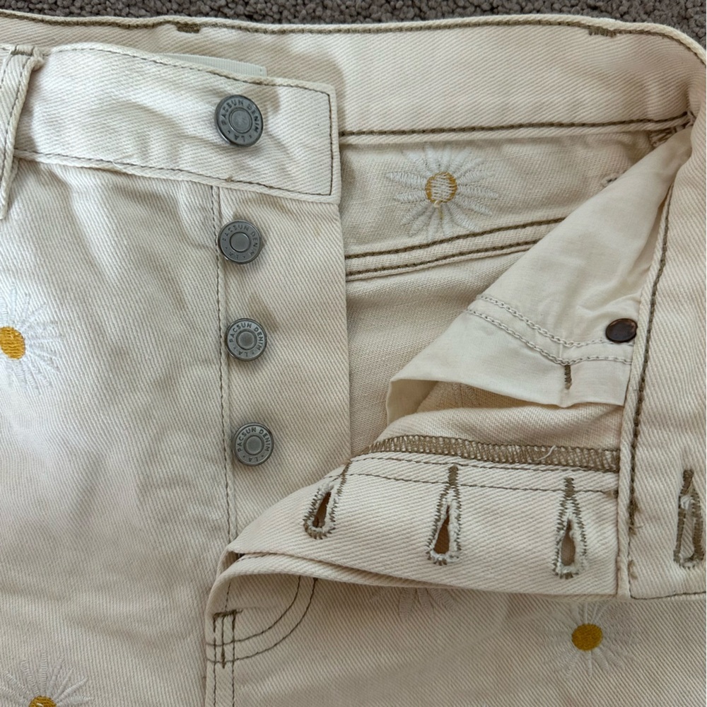 PacSun High Rise Daisy Embroidered Denim Shorts Cream Raw Hem Size 25 - Picture 6 of 11